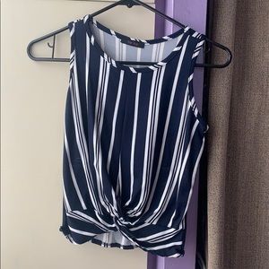 Shirt with twist at the bottom